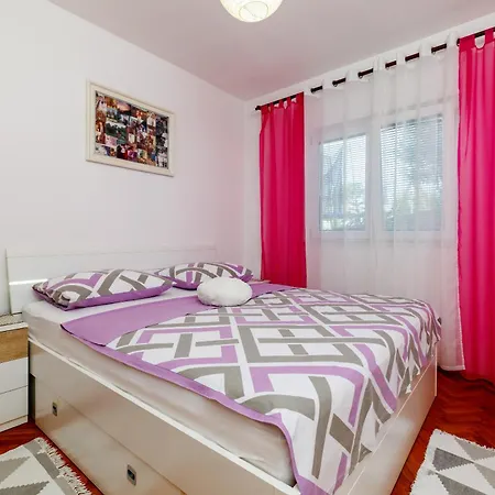 アパート Marijana